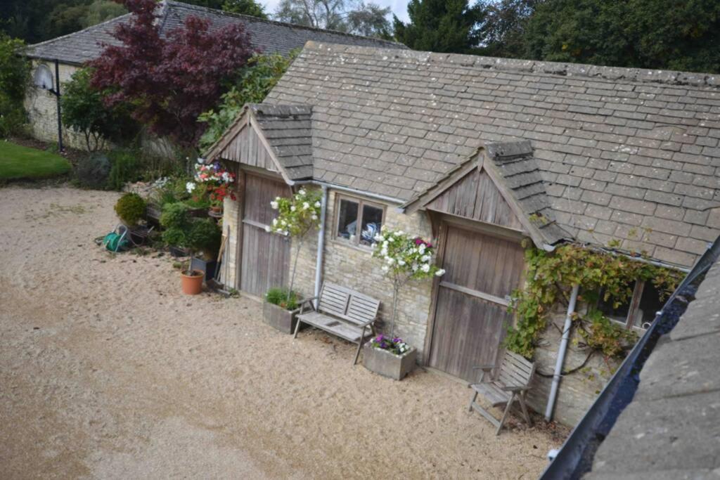 The Old Manor Coach House Apartment Cirencester Exterior photo